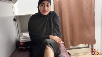 Indian Muslim Bhabhi Sex in Train Hindi Audio